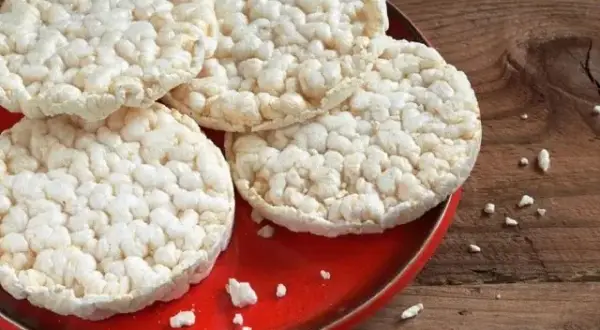 Czy pies może jeść wafle ryżowe? Sprawdź, co musisz wiedzieć!
